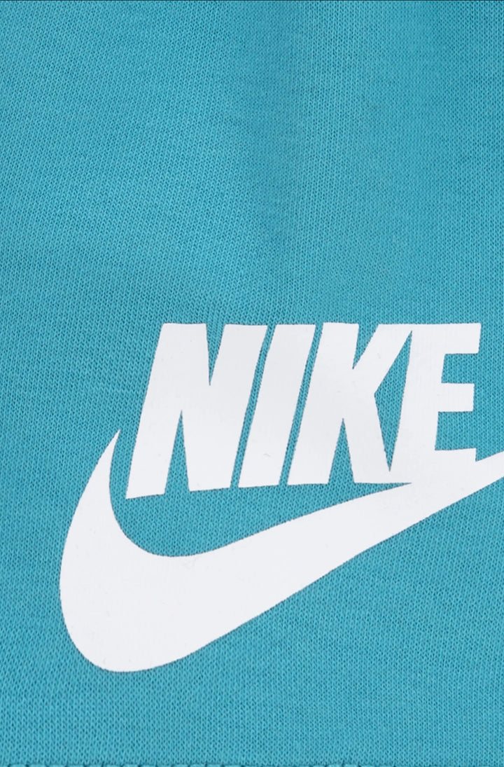 Nike 2-piece t-shirt and trousers set