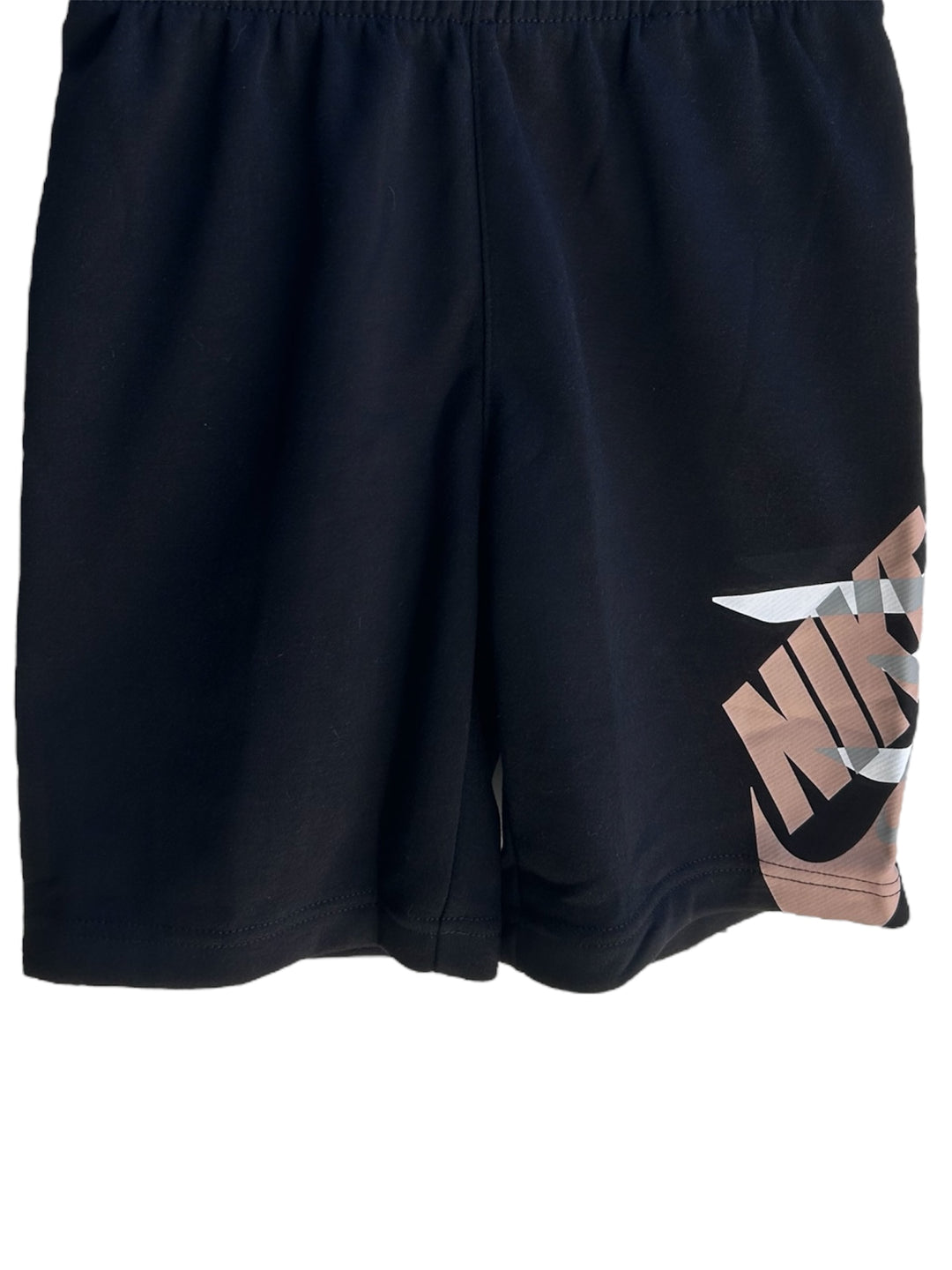 Completo maglietta maniche corte e pantaloncino con grafica ragazzo