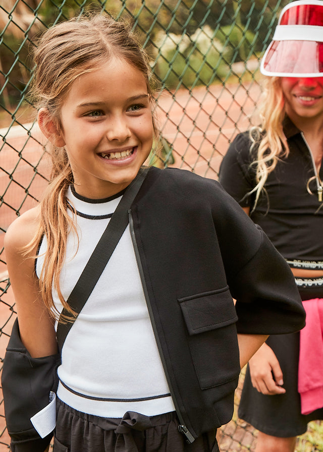 Girl's sweatshirt with zip pockets
