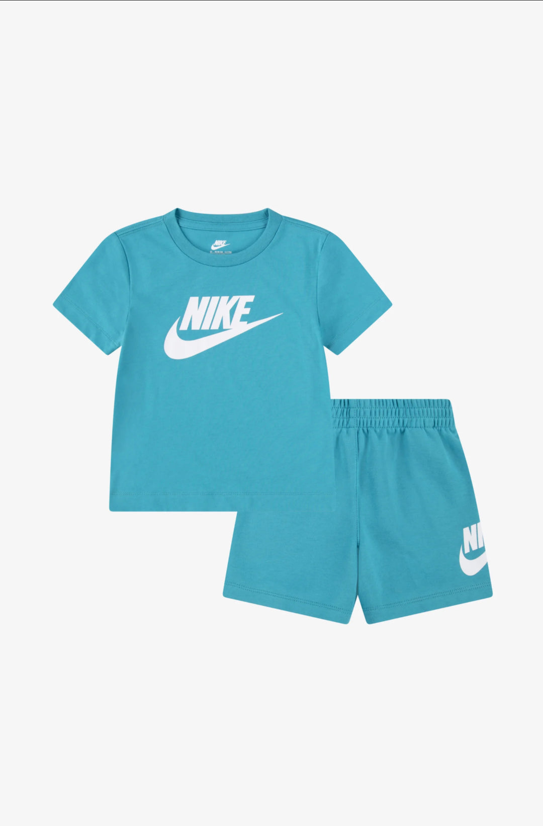 Nike 2-piece t-shirt and trousers set