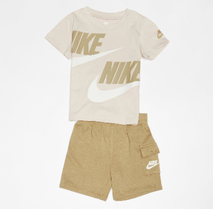 Nike 2-piece t-shirt and cargo shorts set