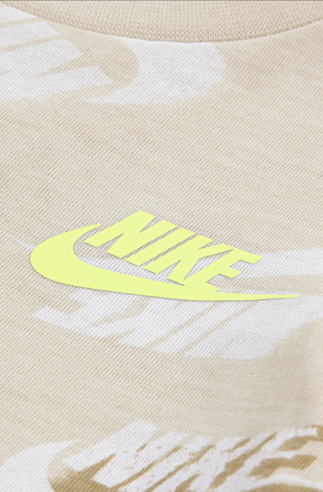Completo 2 pezzi pantalone e t-shirt beige bambino nike