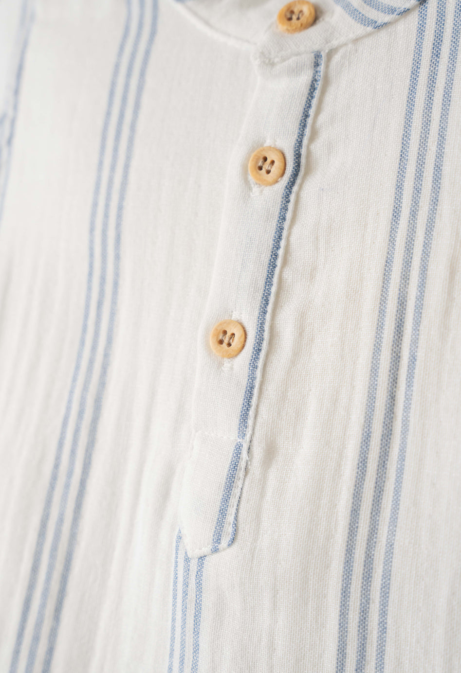 Completo maglia, pantaloncino e cappellino con visiera baby maschio