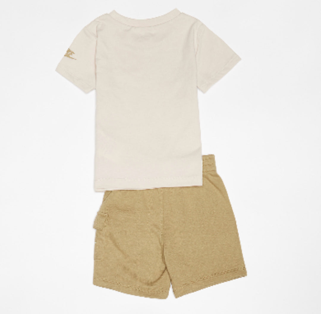 Nike 2-piece t-shirt and cargo shorts set