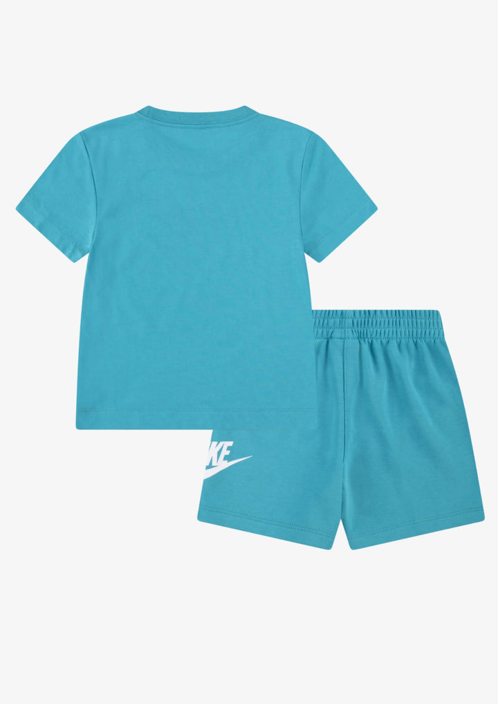 Nike 2-piece t-shirt and trousers set
