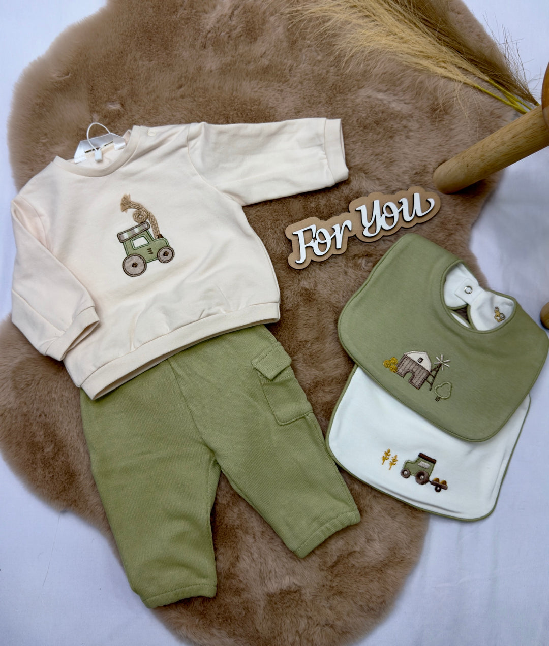 Completo con pantalone e felpa neonato Mayoral