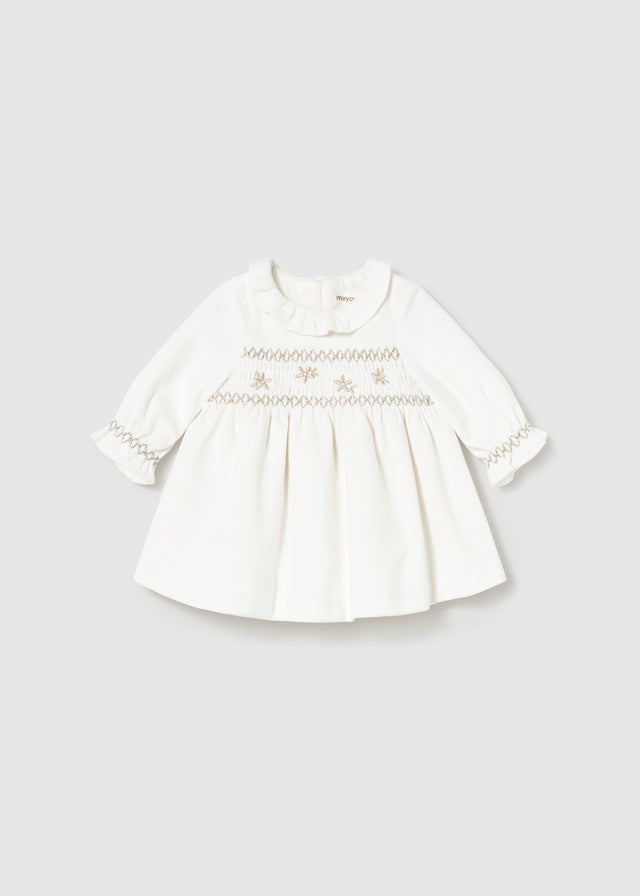 Vestito manica lunga con ricamo e punto smock in oro neonata Mayoral