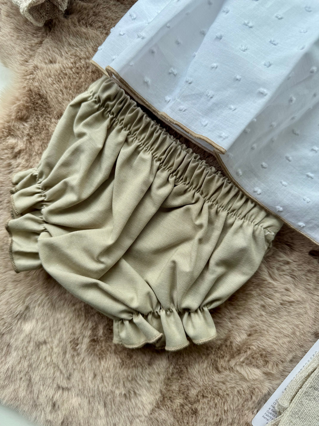 Vestito in beige in plumetis neonata Valentina Bebès