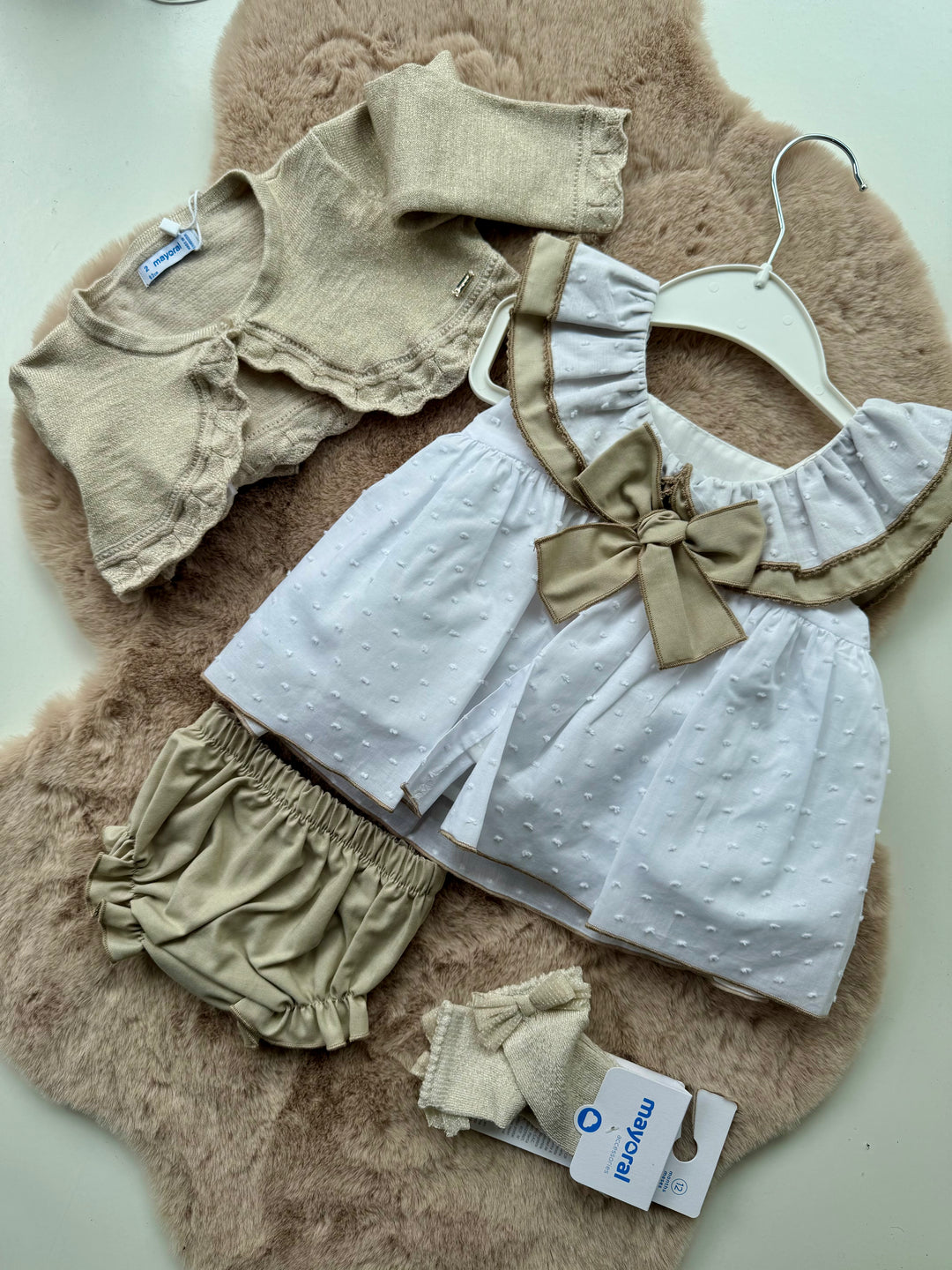 Vestito in beige in plumetis neonata Valentina Bebès