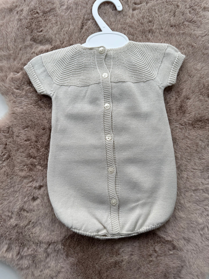 Pagliaccetto con fiocco e macramè neonata Valentina Bebès