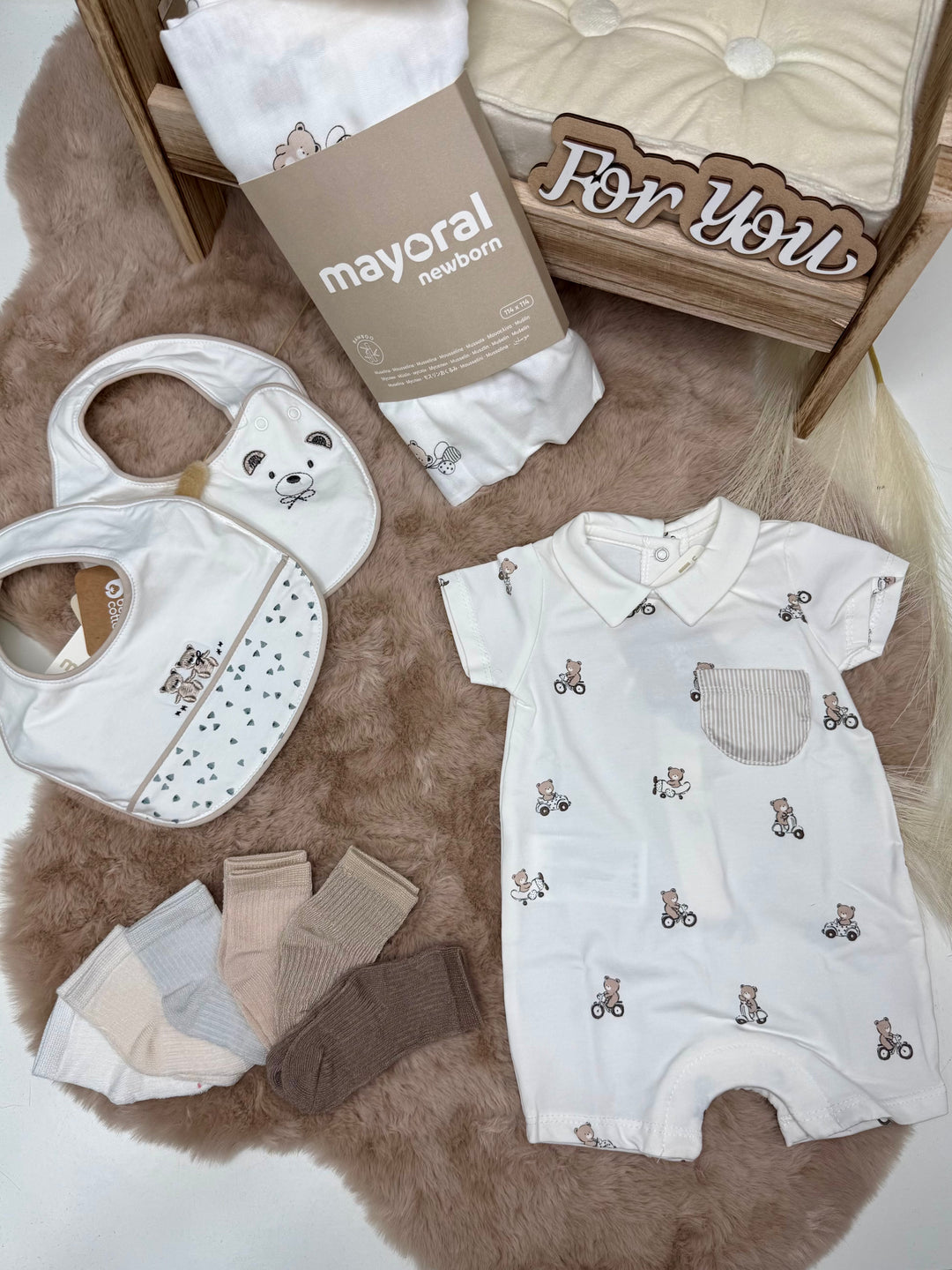 Pagliaccetto con taschino modello teddy neonato Mayoral
