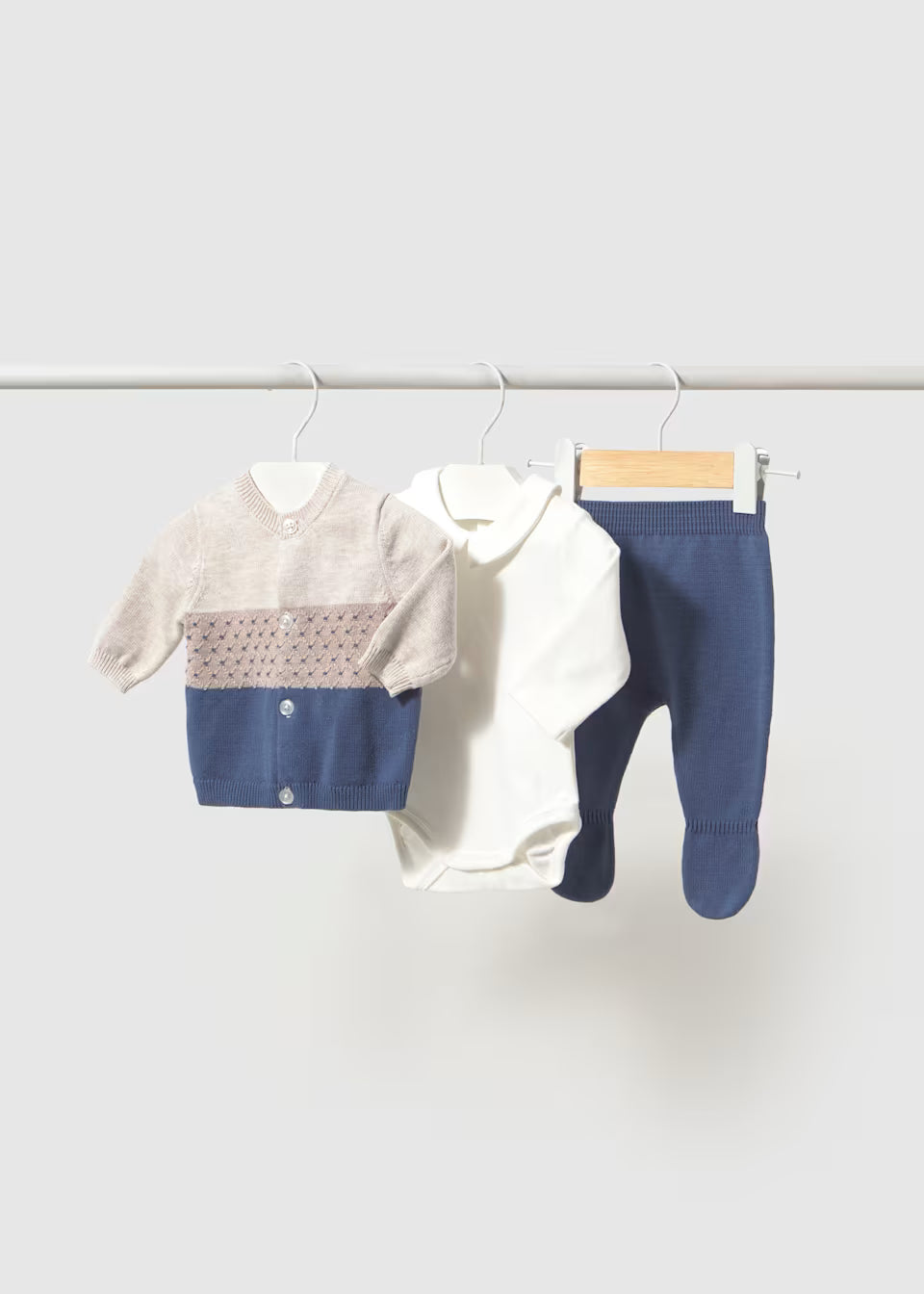 Completo tre pezzi in tricot neonato Mayoral