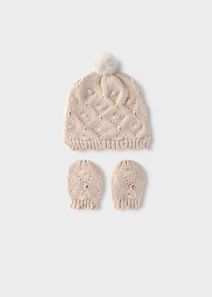 Cappello con pon pon e guantini neonata Mayoral
