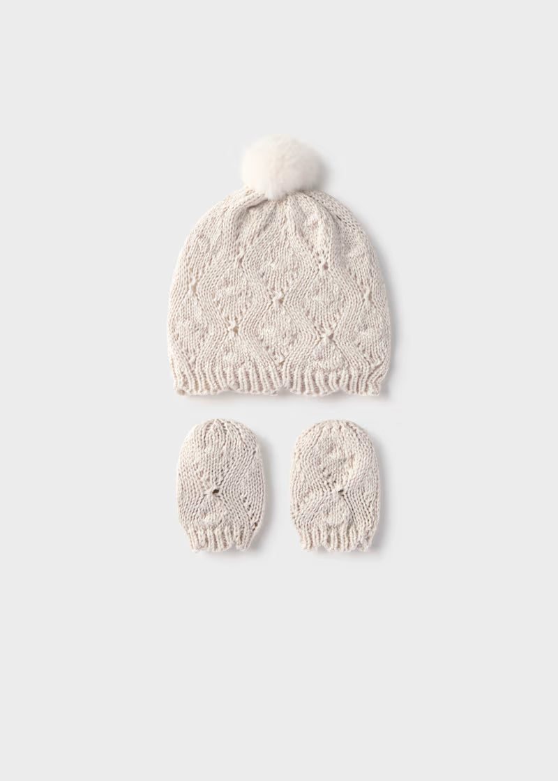 Cappello con pon pon e guantini neonata Mayoral