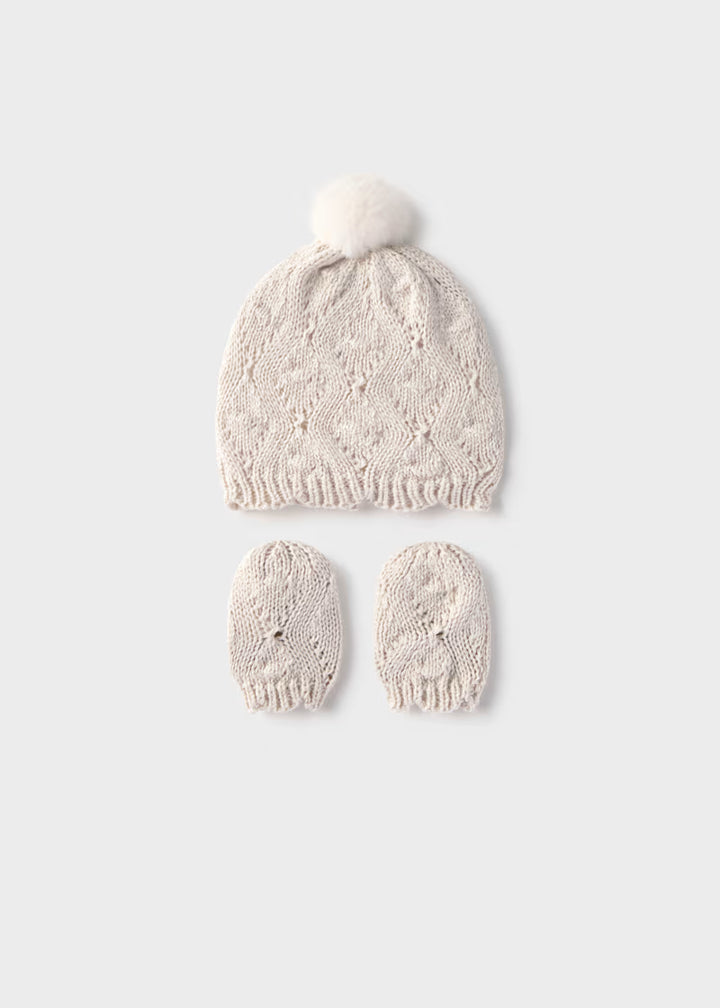 Cappello con pon pon e guantini neonata Mayoral