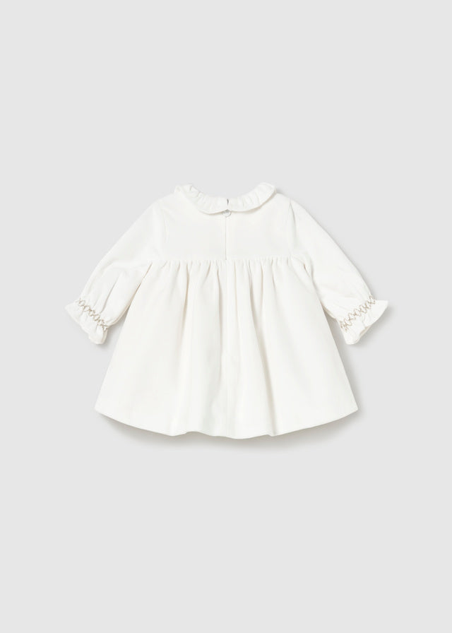 Vestito manica lunga con ricamo e punto smock in oro neonata Mayoral