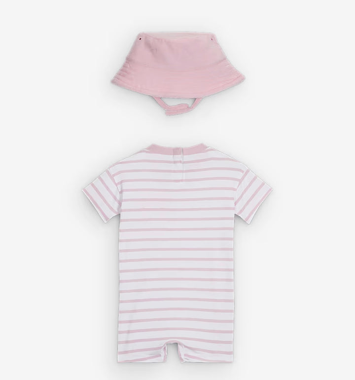 Pagliaccetto e cappellino con logo neonata